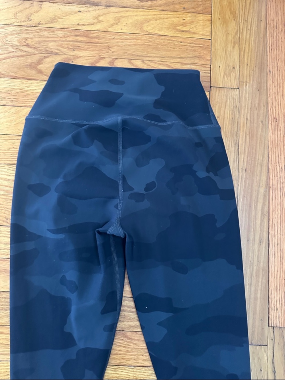 Alo High-Waist Camo Vapor Legging in XS - Picture 6 of 6
